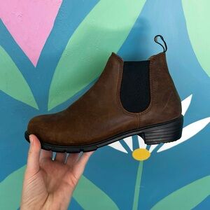 ❌ SOLD! ❌ NWOT Brown Blundstones - size 7.5/37.5